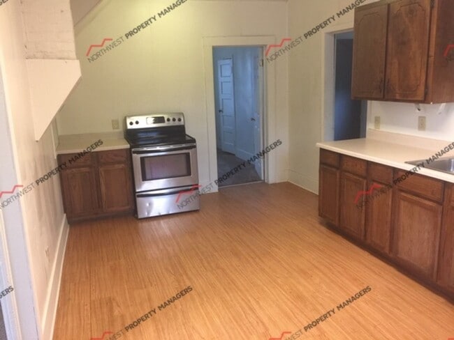 Foto del edificio - STATUS: AVAILABLE | R155 | $1595