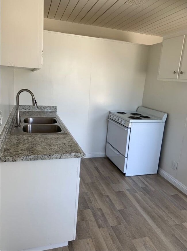 Building Photo - Torrance 44