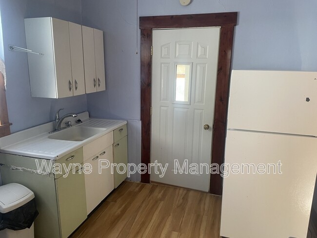 Foto del edificio - 516 N Cadwell Ave