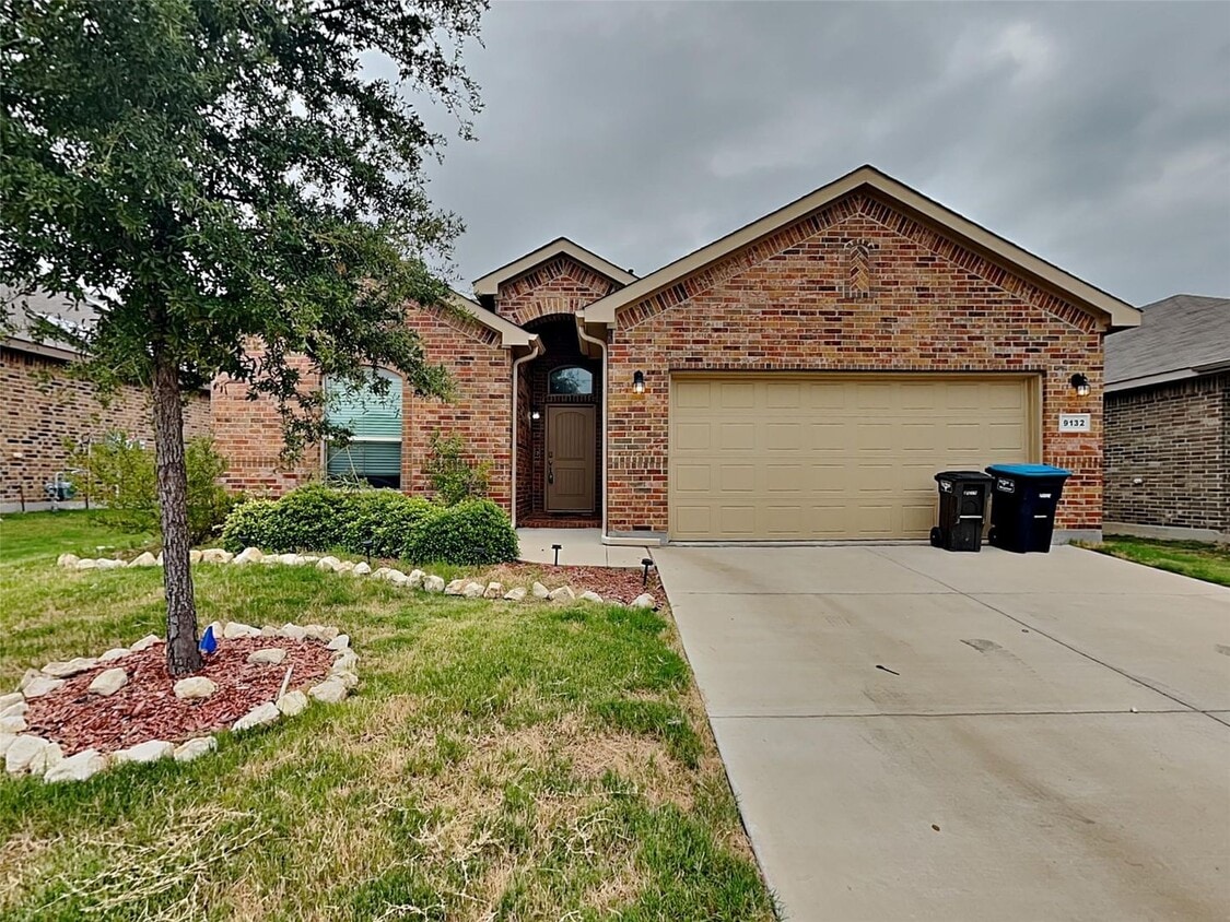 Perfectly located. 3 Bedroom, 2 Bath Home in Twin Mills- Eagle Mountain Saginaw ISD- 76179 - Perfectly located.  3 Bedroom, 2 Bath Home in Twin Mills- Eagle Mountain Saginaw ISD- 76179