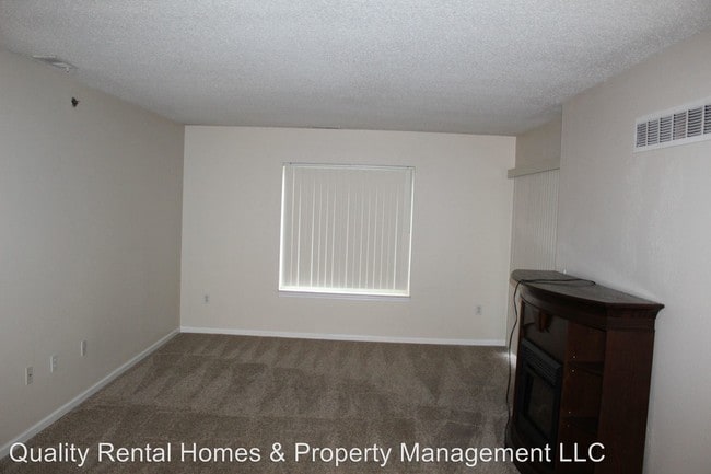 Building Photo - 2 br, 2 bath House - 14104 Pinehurst Ln