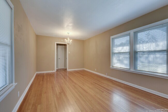 Foto del edificio - 1322 W Malone Ave