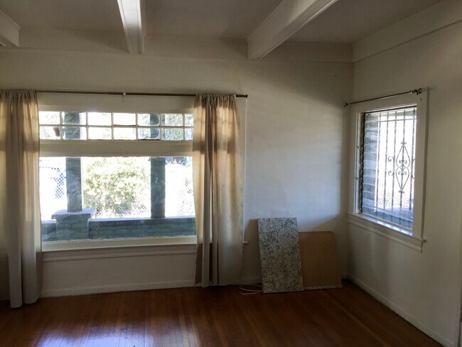 Sala de estar - 937 North Benton Way