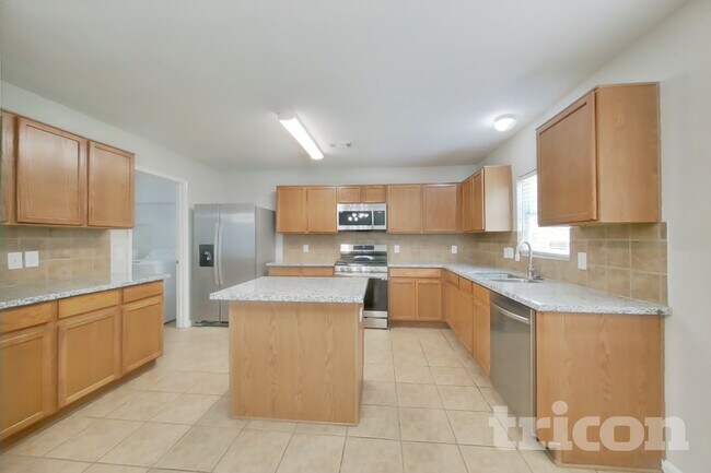 Foto del edificio - 2744 Woodspring Forest Dr