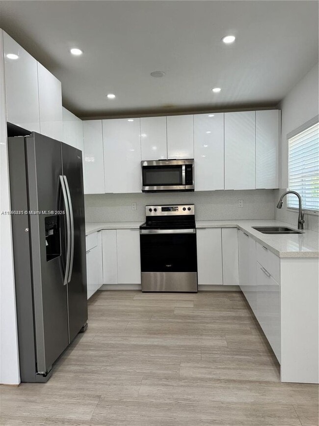 Foto del edificio - 693 NE 80th St