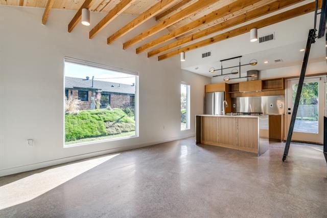Building Photo - 9259 San Fernando Way