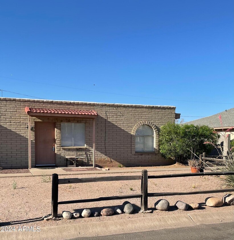 585 W 20th Ave Unit 1, Apache Junction, AZ 85120 Room for Rent in