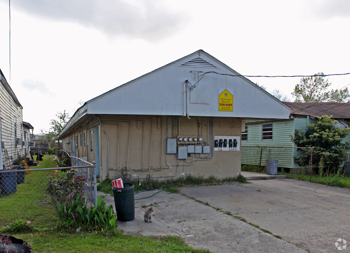 Building Photo - 509-511 Causeway Blvd