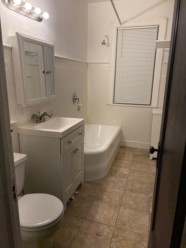 Building Photo - 8031 S Maryland Ave