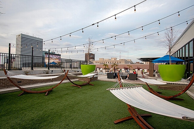 Rooftop-Lounge-01-Empire-Columbia - Empire Columbia Apartments