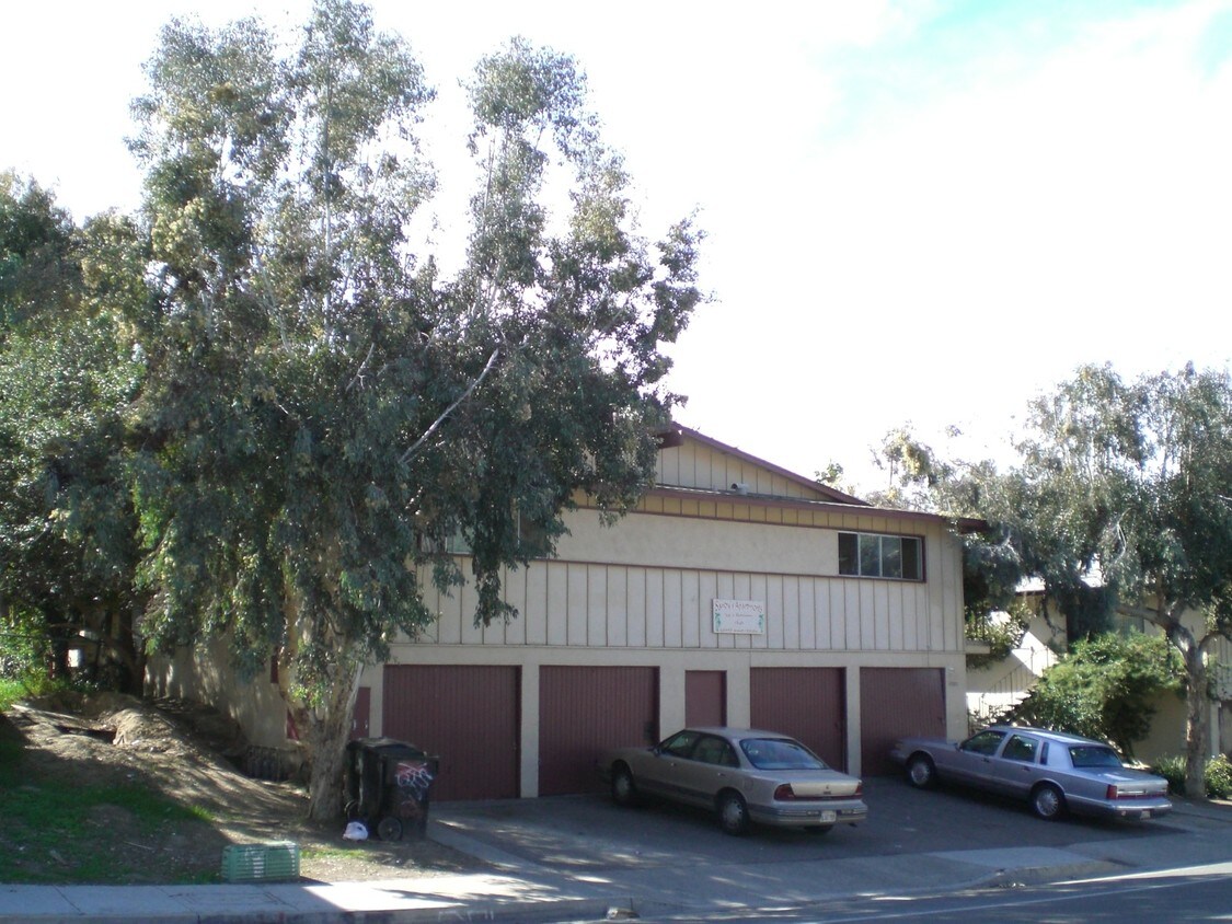 Foto del edificio - Sandy's Apartments