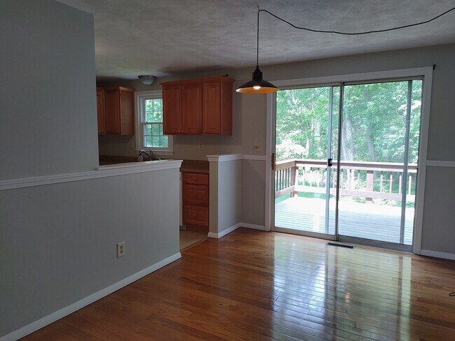 Building Photo - 116 Russet Ln