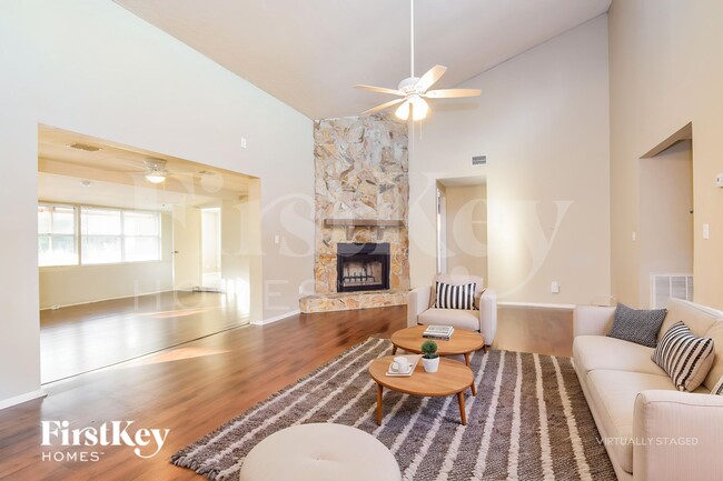 Foto del edificio - 6708 Timberlane W Dr