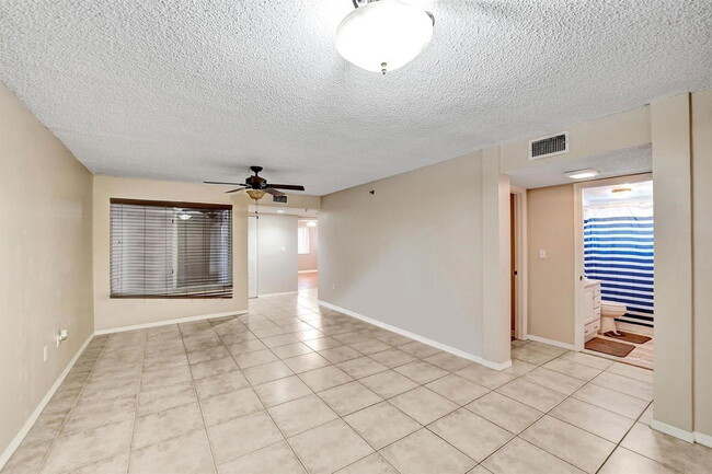 Building Photo - 9470 Tangerine Pl