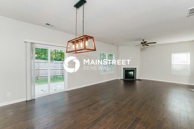 Foto del edificio - 4 Bedroom Pet-Friendly Home in Clinton, TN with Main Street Renewal