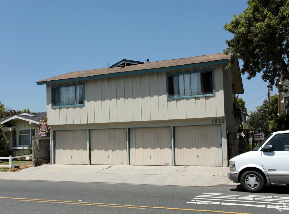 Foto del edificio - 3011 E 4th St