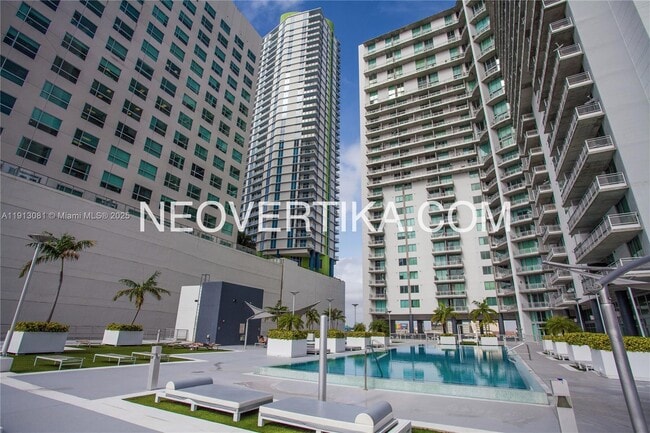 Foto del edificio - 690 SW 1st Ct