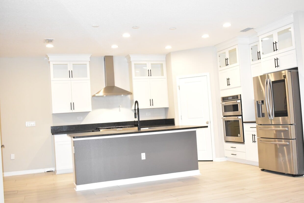 Primary Photo - 572 Windermere Way