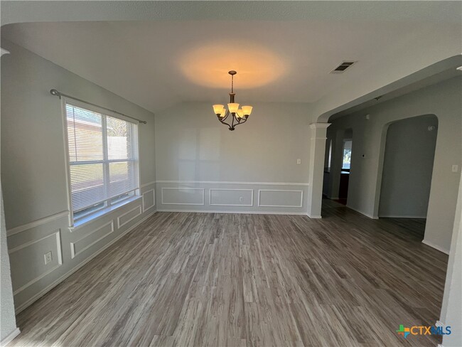 Building Photo - 3000 Rain Dance Loop