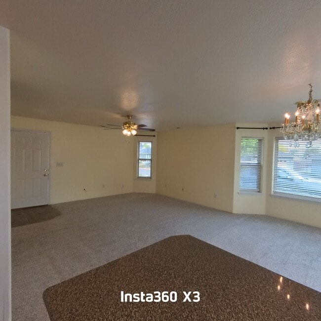 Foto del edificio - Charming 3 Bed 2 Bath Medford Townhome