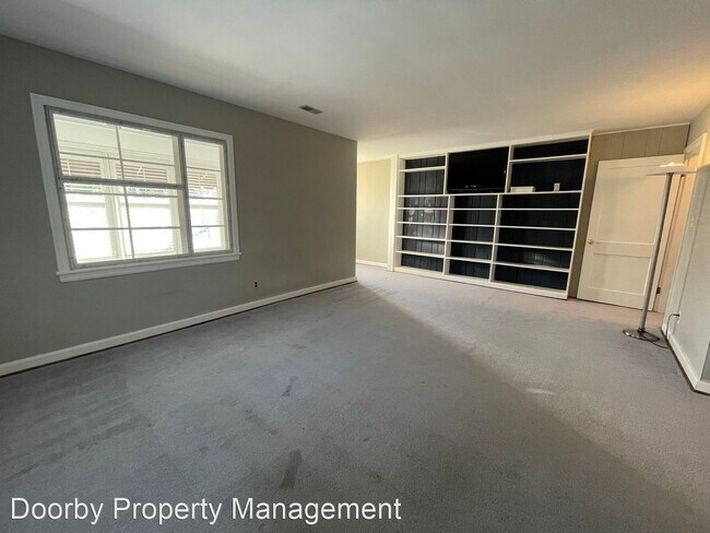 Building Photo - 3 br, 1.5 bath House - 2611 E 4th St.