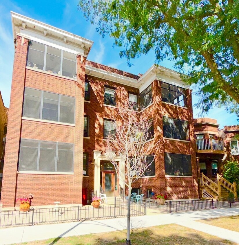 Primary Photo - 1626 W Rascher Ave