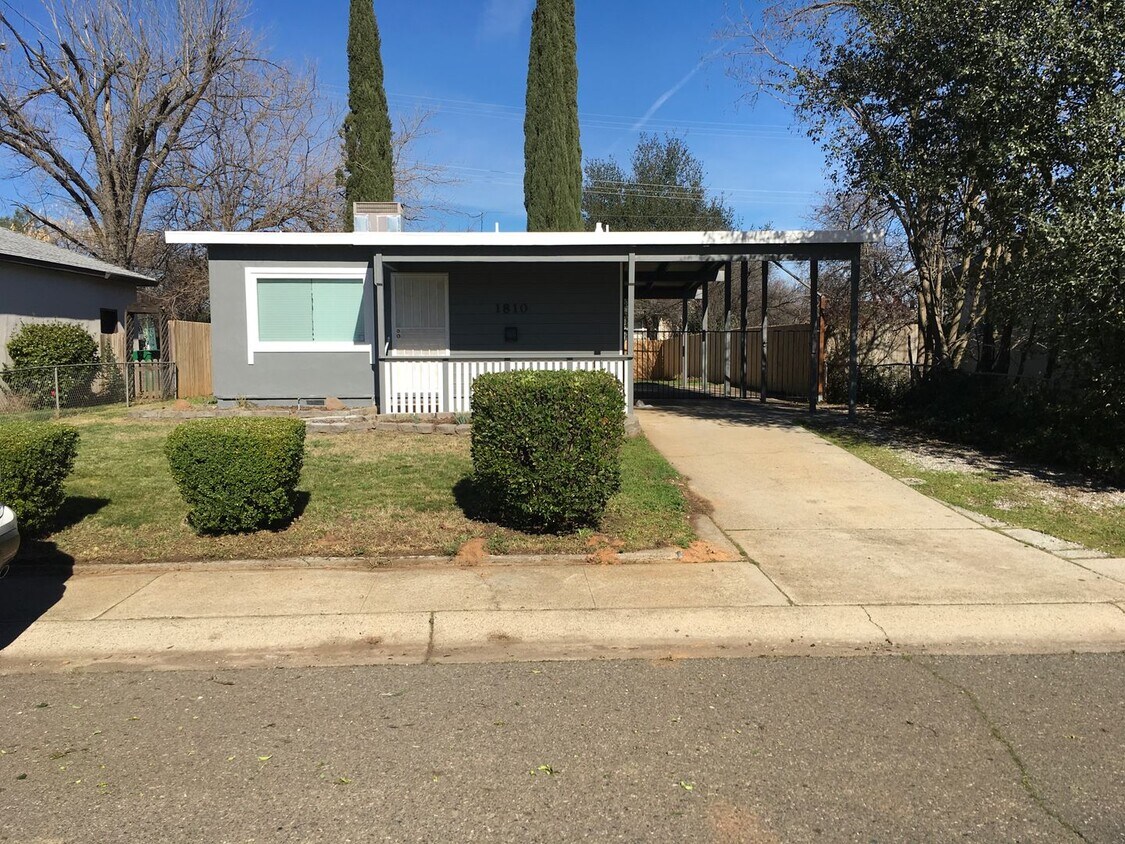 Primary Photo - Centrally located beautifully remodeled ho...
