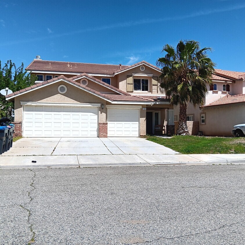 Foto principal - 4301 Bethpage Dr