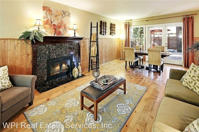 Building Photo - 4 br, 2.5 bath House - 16240 NE 30th St.