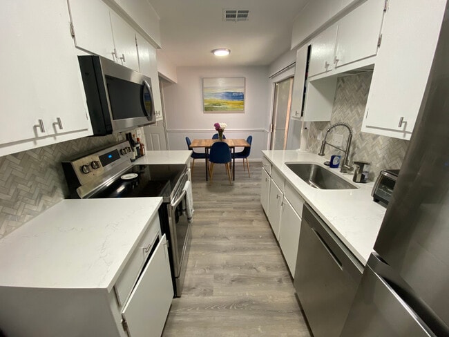 Building Photo - 408 Northway Dr