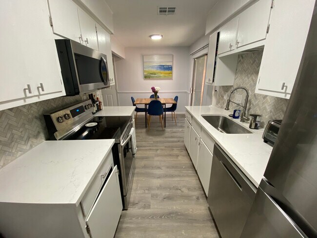 Foto del edificio - 408 Northway Dr