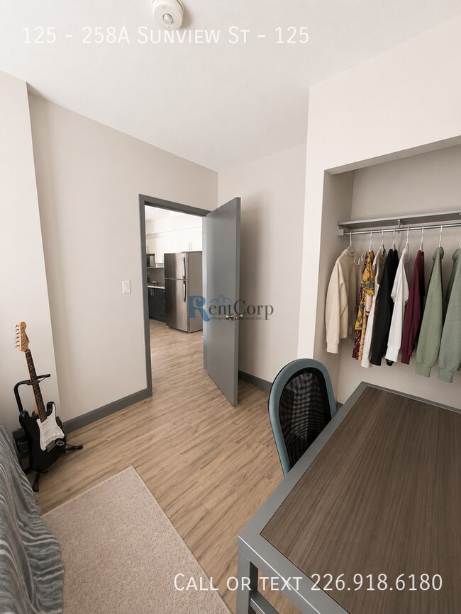 Building Photo - 258A-258A Sunview St