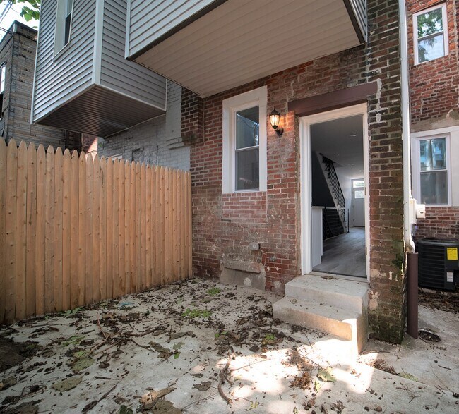 Building Photo - 2311 Pierce St