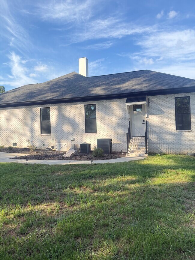 Building Photo - 4423 Weddington Matthews Rd