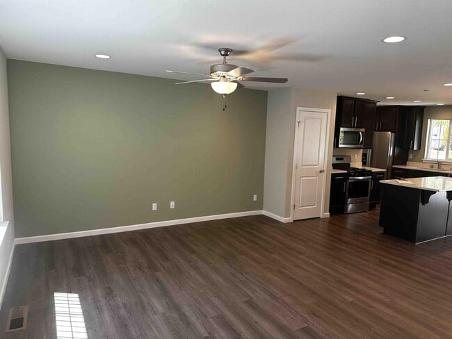Building Photo - ***MOVE IN SPECIAL!!!*** Charming 3 Bedroo...