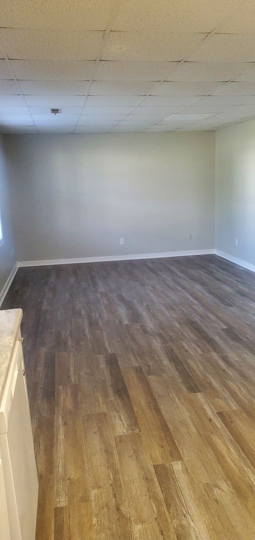 Building Photo - Beautifully Updated 1-Bedroom Apartment with Washer/Dryer Hookups!