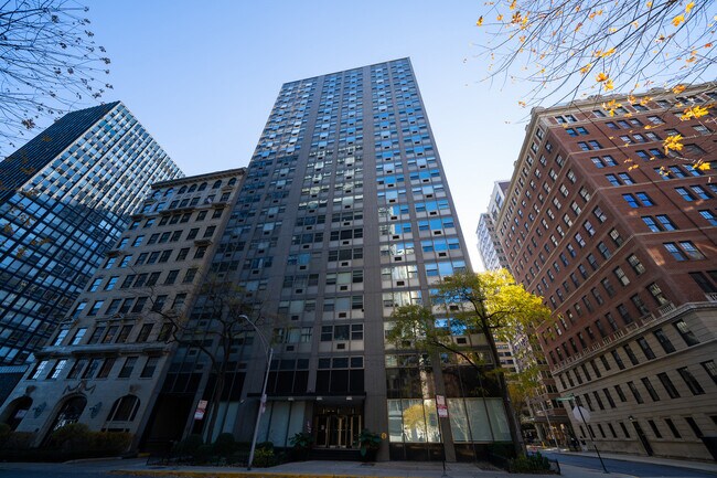 Building Photo - 253 E Delaware Pl