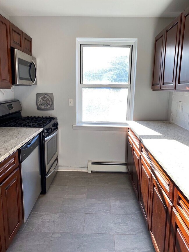 Meadowbrook Gardens Apartments in Cedar Grove, NJ