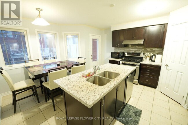 Photo du bâtiment - 50 Hillcrest Ave