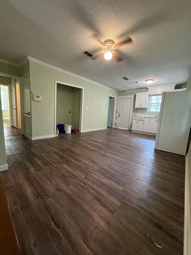 Building Photo - 750 Woodbury Rd