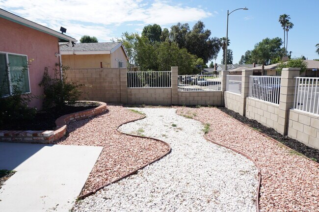 Foto del edificio - 8826 Quartz Ave