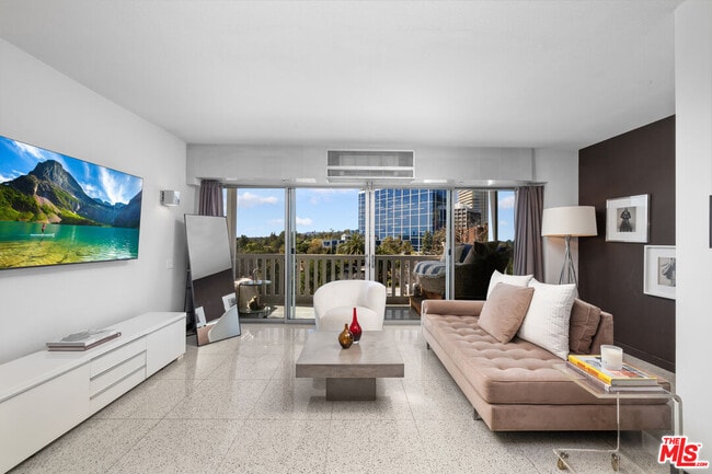 Building Photo - 999 N Doheny Dr