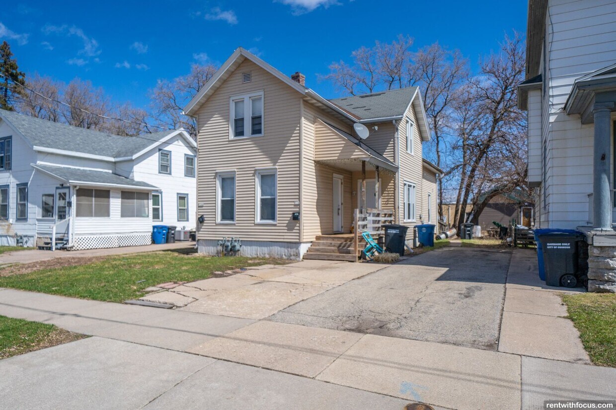 Primary Photo - 716 Central St