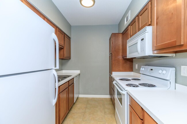 Building Photo - Desert Crown Apartment Homes