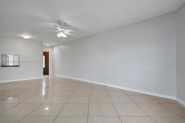Building Photo - 1671 NE Miami Gardens Dr