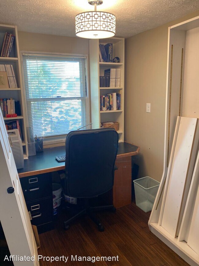 Foto del edificio - 2 br, 2 bath House - 3 Elm St.