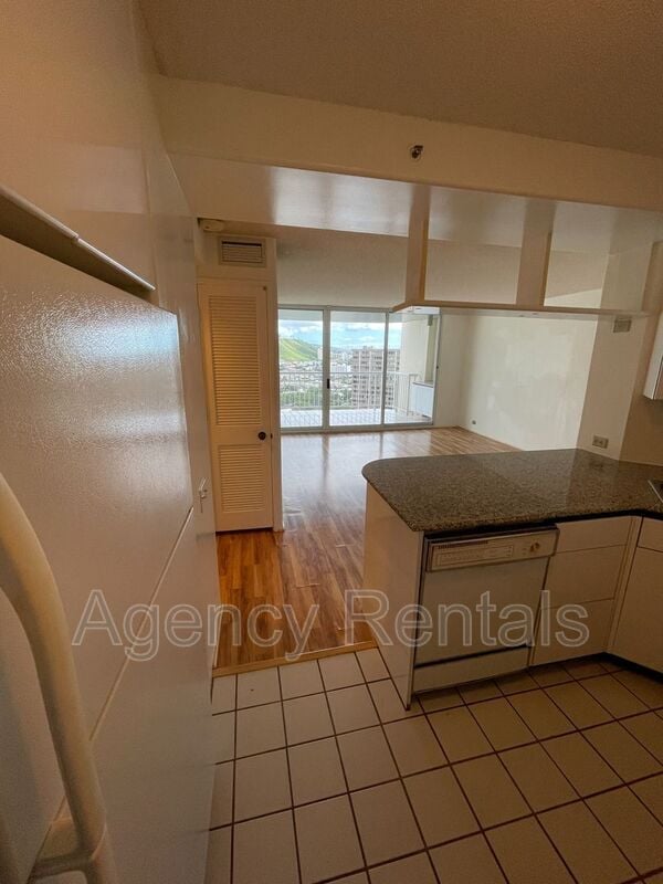 Building Photo - 1212 Nuuanu Ave