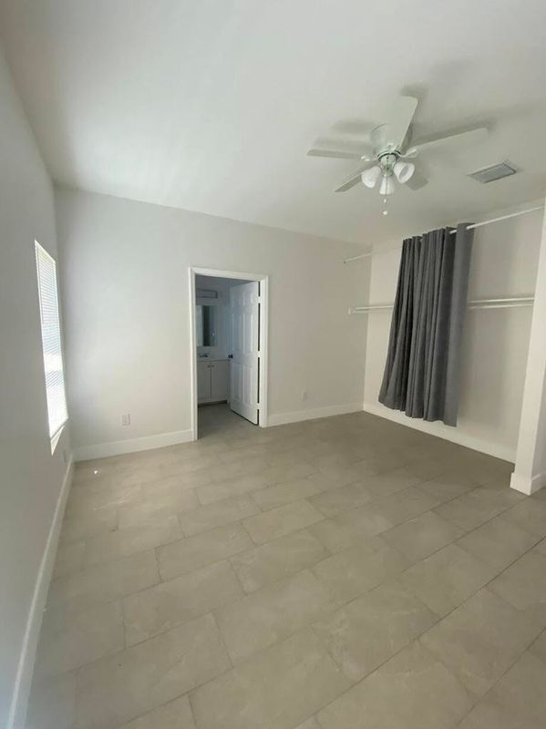 Foto del edificio - 2594 NW 20th St