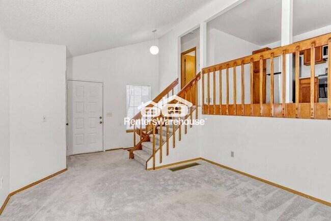 Foto del edificio - Great Price!!!  Minutes from Higlands Ranch Rec Center.  Bright living room, all stainless steel ...