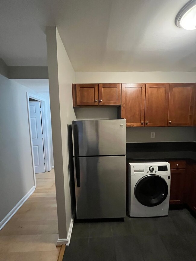 Building Photo - NEWLY AVAILABLE - RENOVATED 2 BR UNIT IN T...